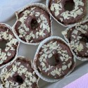 Пончики арахисовые с кофейной глазурью