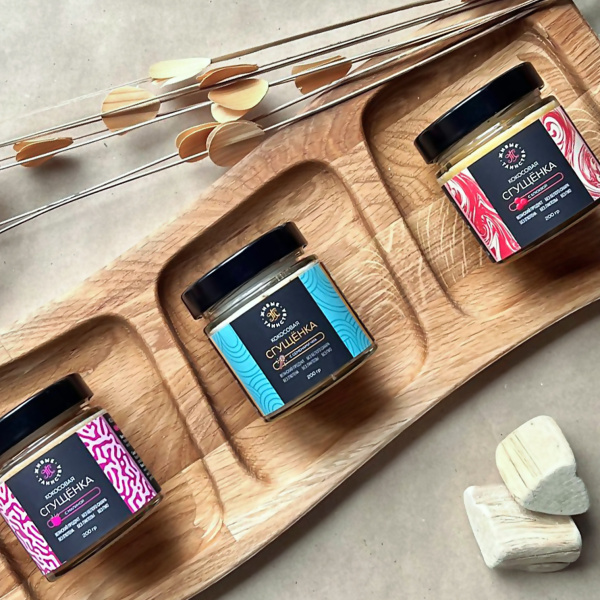 Сгущенка кокосовая с ягодами клюквы, 200 г